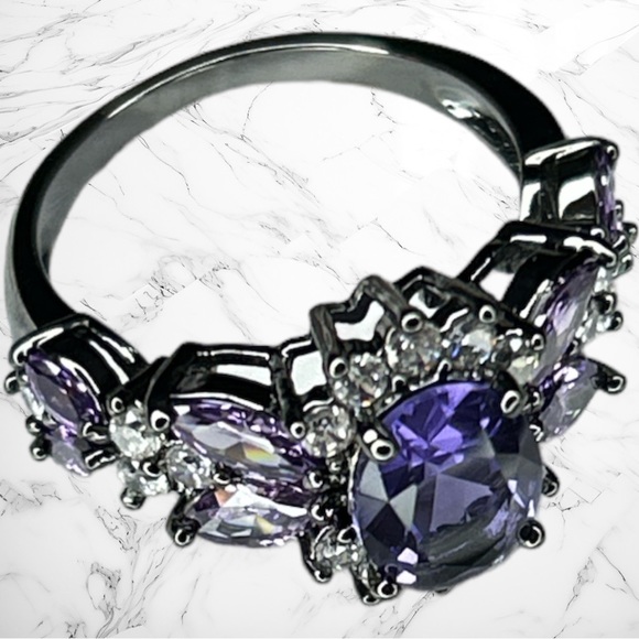Women’s ring Black with Purple Stones Ring NWT With Ring Box - Picture 5 of 7
